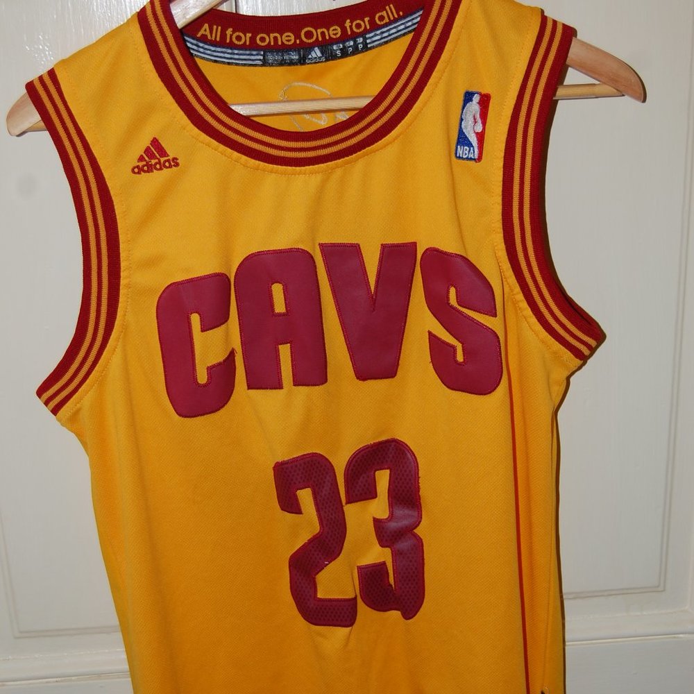 Adidas CAVS jersey sz sm, James #23